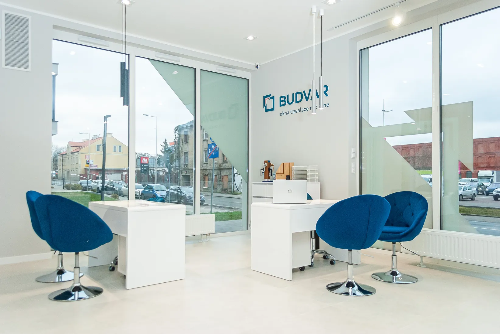 Beratungsbereich am Schaufenster — Salon Budvar Łódź