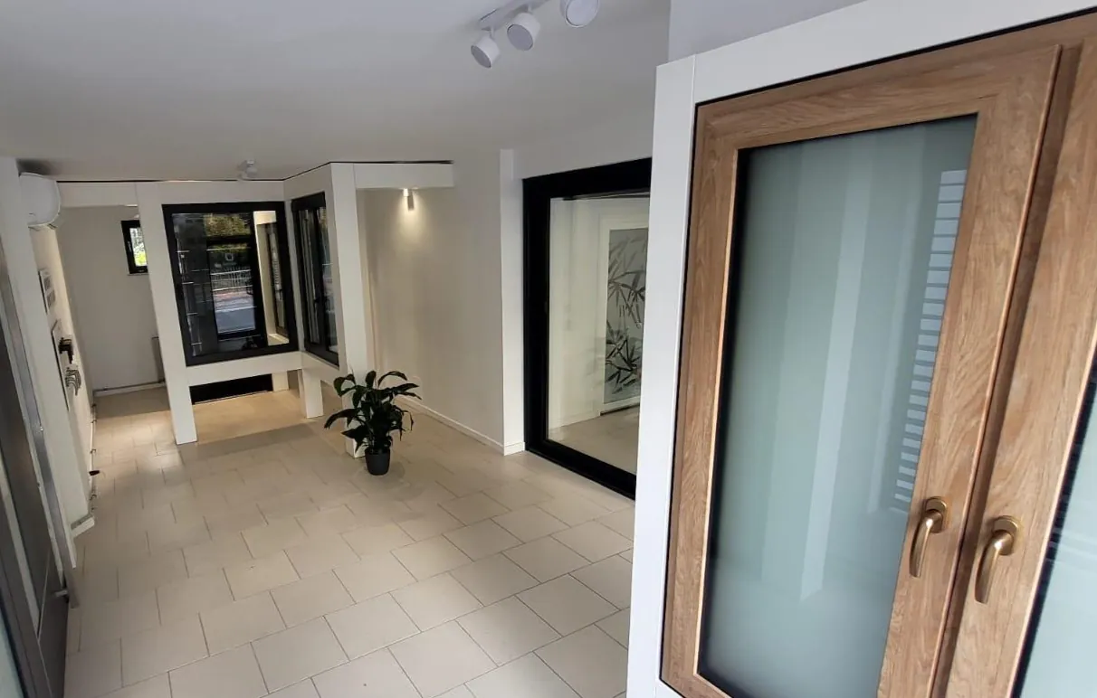 Fenster in Holzdekor — Salon BUDVAR Opole