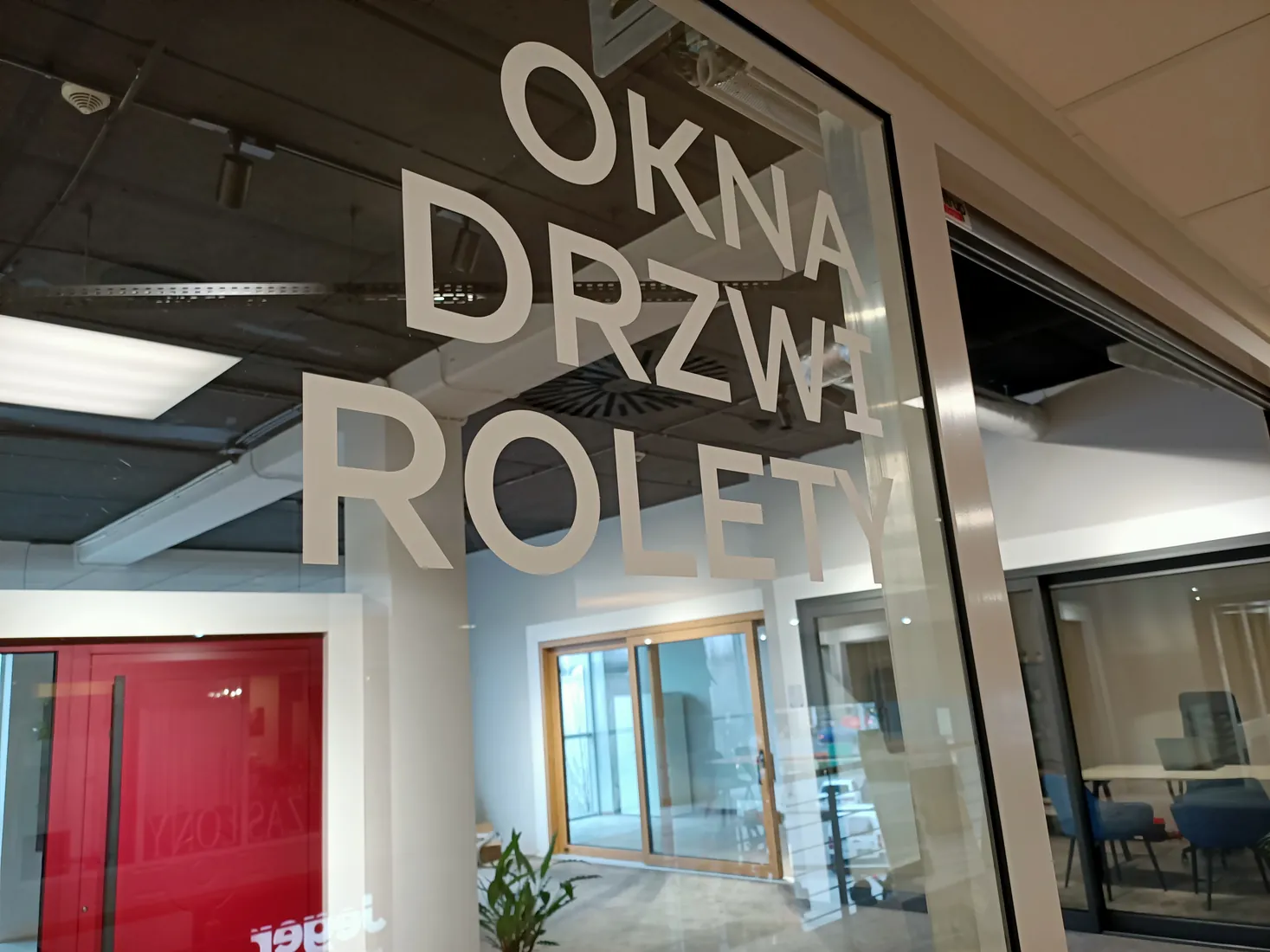 Schaufenster des Showrooms — Salon BUDVAR Poznań – Galeria Arkada