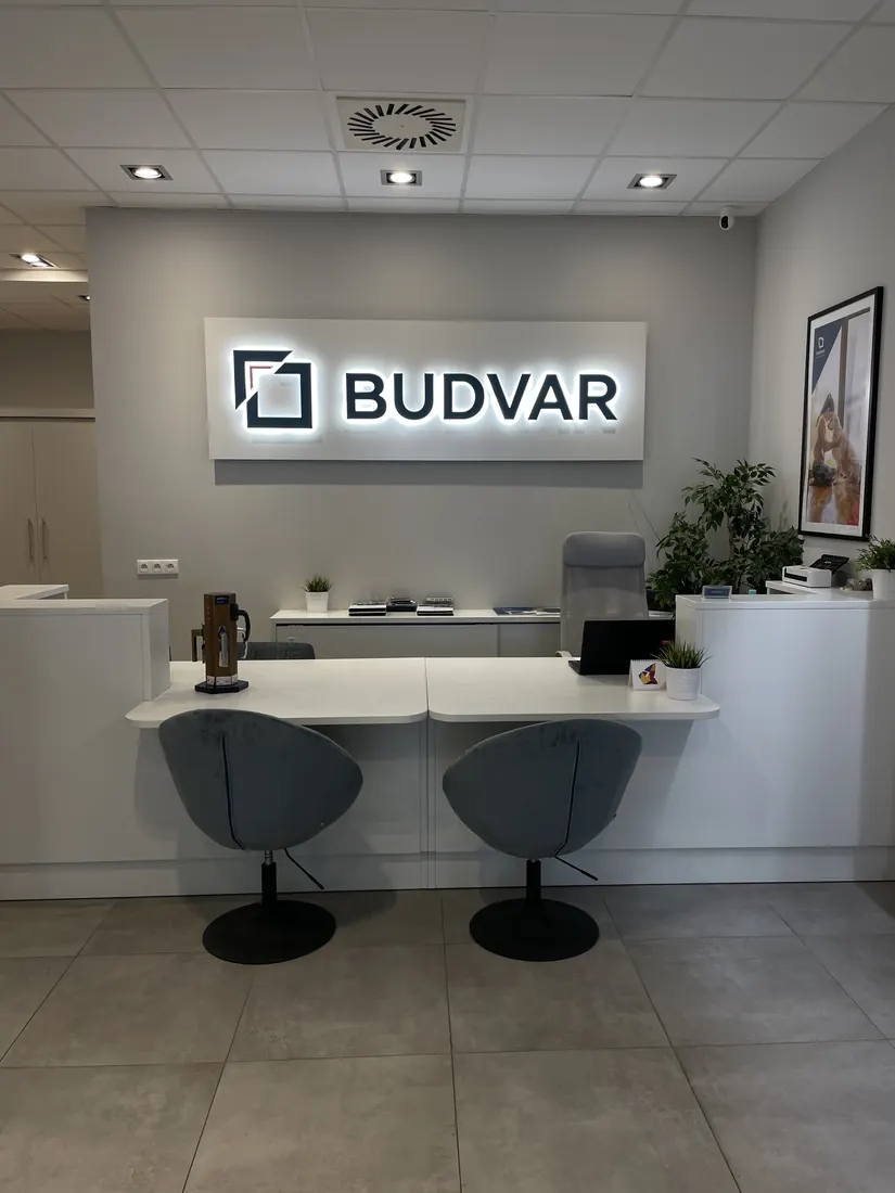 Empfang und Beratungsbereich — Salon Budvar Warszawa
